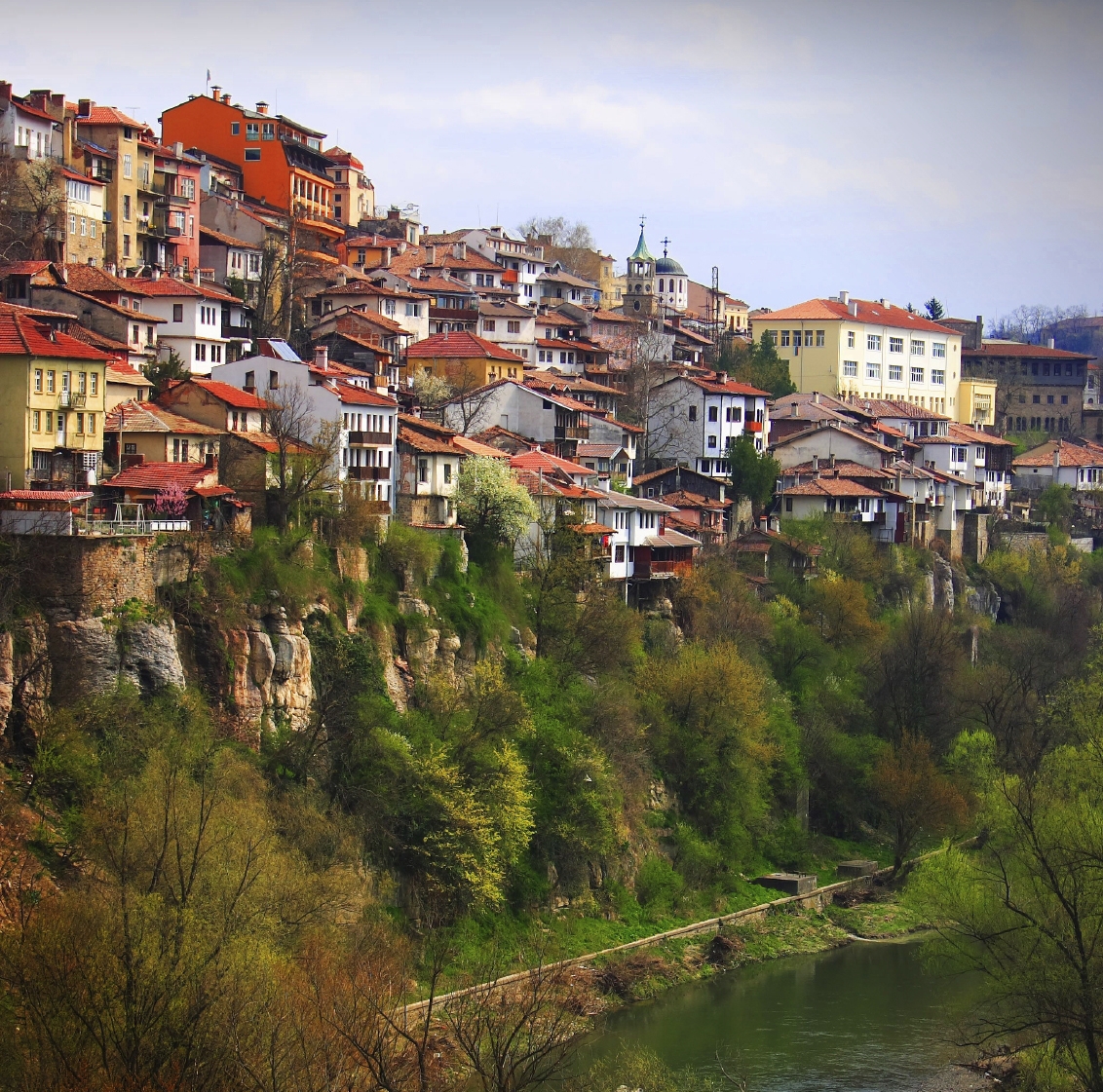 Casas al borde del barranco en Veliko Tarnovo